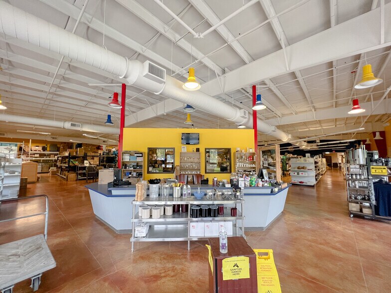 More Photos Of 17420 Highway 190 E, Hammond Showroom For Lease