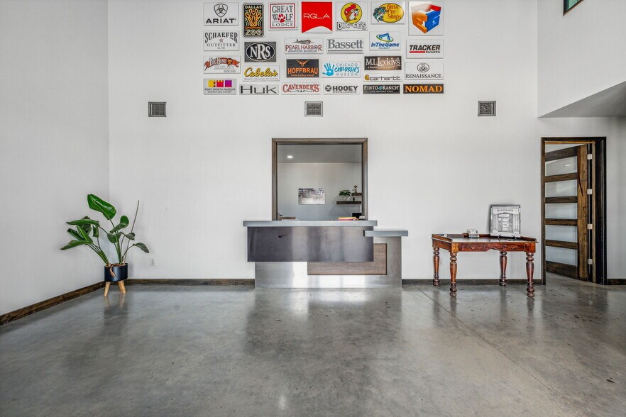 More Photos Of 1330 N US Highway 281, Stephenville Manufacturing For Lease