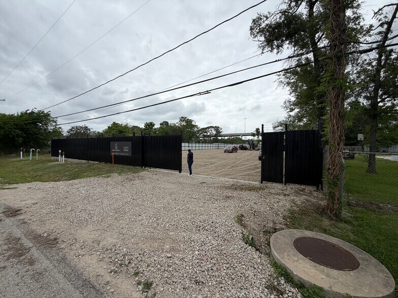More Photos Of 14741 Waldine st, Houston Land For Lease