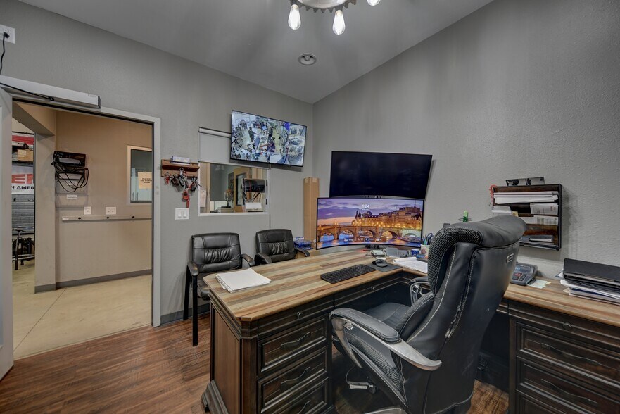 More Photos Of 2770 Osborn Ln, Bryan Showroom For Lease