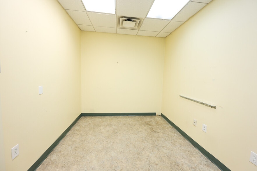 More Photos Of 19-23 Park St, Stoughton Office For Lease