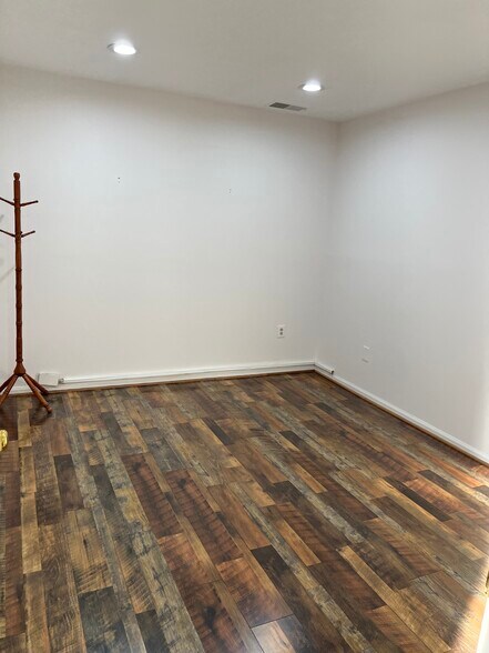 More Photos Of 10520 Warwick Ave, Fairfax Medical For Sale