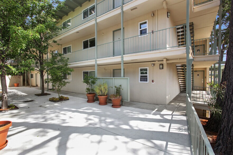 More Photos Of 2200 Village Ct, Belmont Apartments For Sale