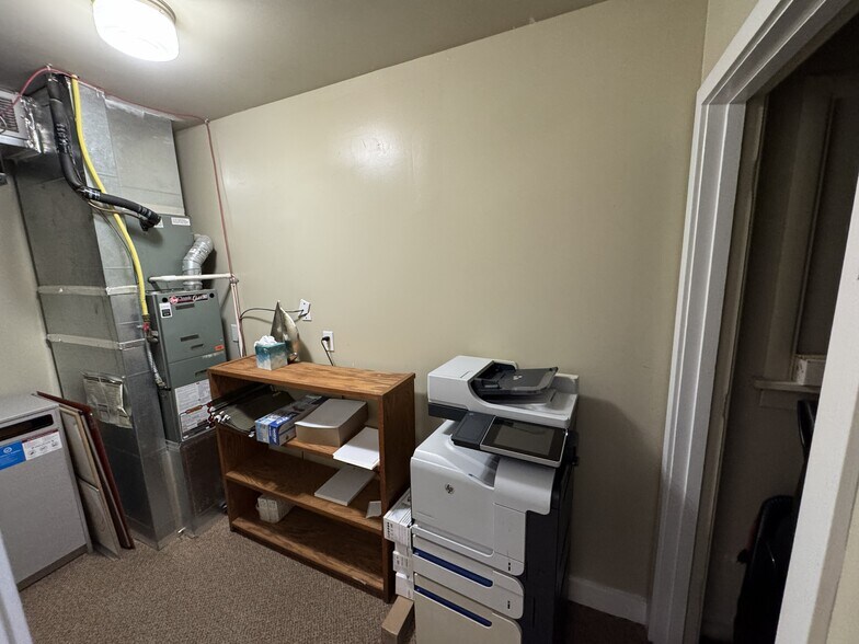 More Photos Of 422 N 4th St, Mount Vernon Office For Lease