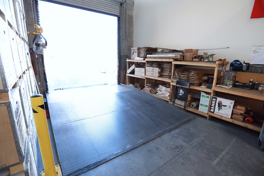 More Photos Of 4301 S Valley View Blvd, Las Vegas Warehouse For Lease