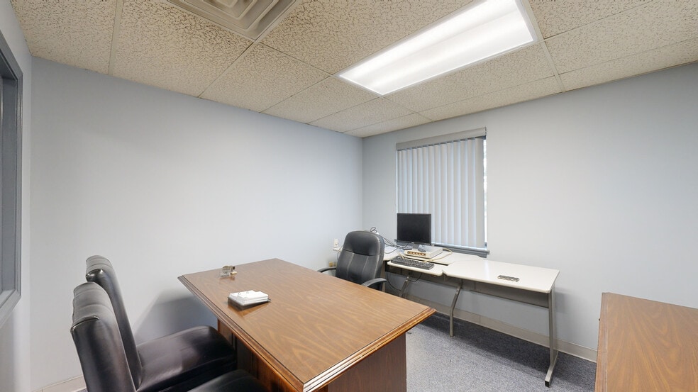 More Photos Of 16 Bourbon St, Peabody Office For Sale