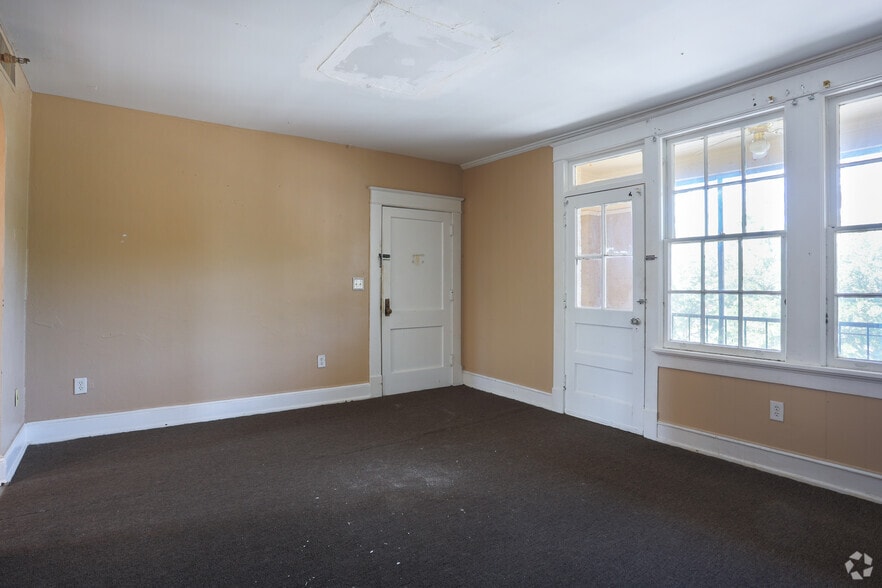 More Photos Of 100 S Jefferson St, Albany Apartments For Sale