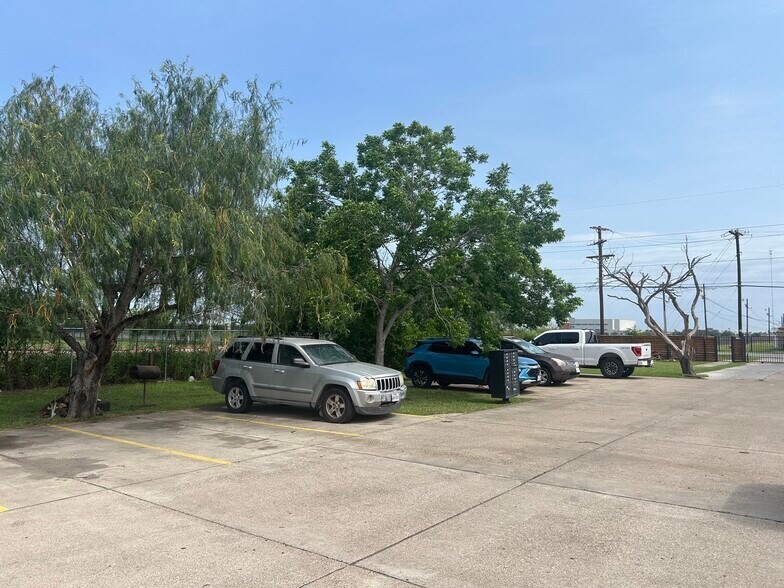 More Photos Of 1100 E Owassa Rd, Edinburg Apartments For Sale