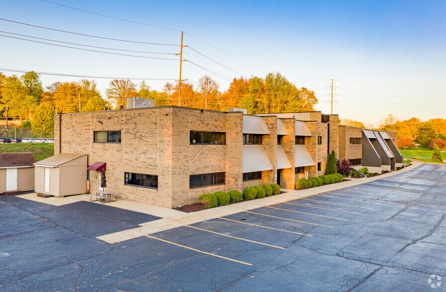 More Photos Of 7743 Grand River Ave, Brighton Medical For Lease