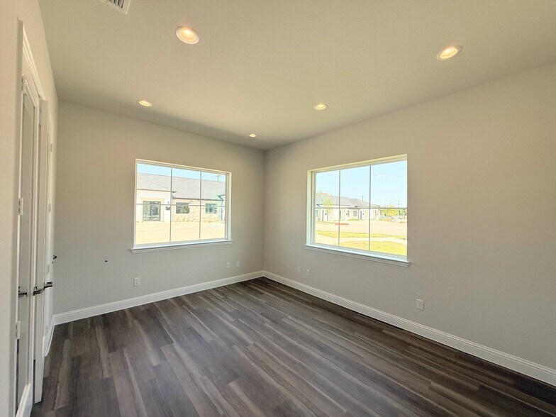 More Photos Of 6000 Alma Rd, McKinney Unknown For Lease