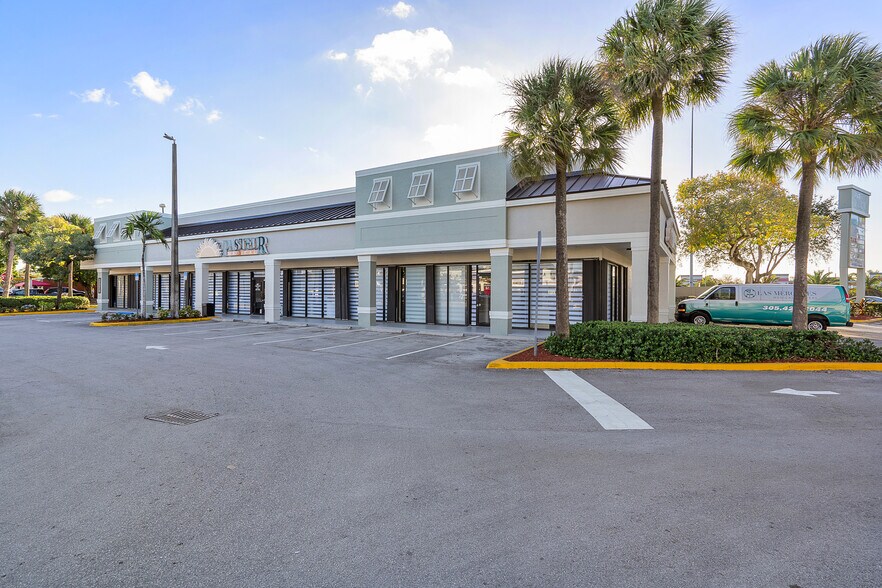 More Photos Of 3300-3320 W 84th St, Hialeah Storefront For Sale