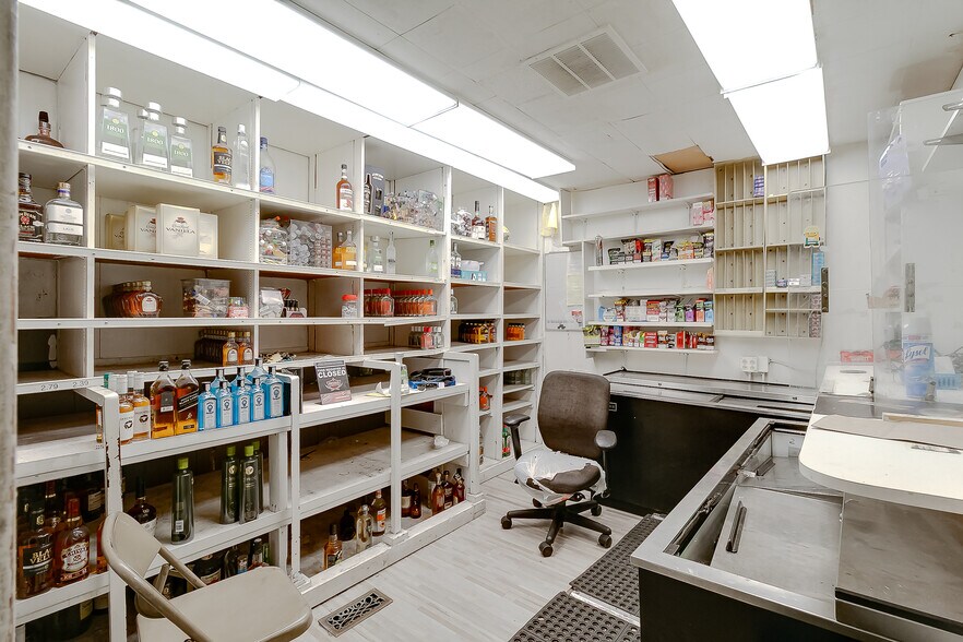 More Photos Of 7016 Page Ave, Saint Louis General Retail For Sale