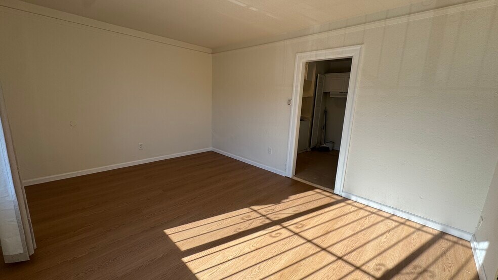 More Photos Of 7300-7302 Ney Ave, Oakland Apartments For Sale