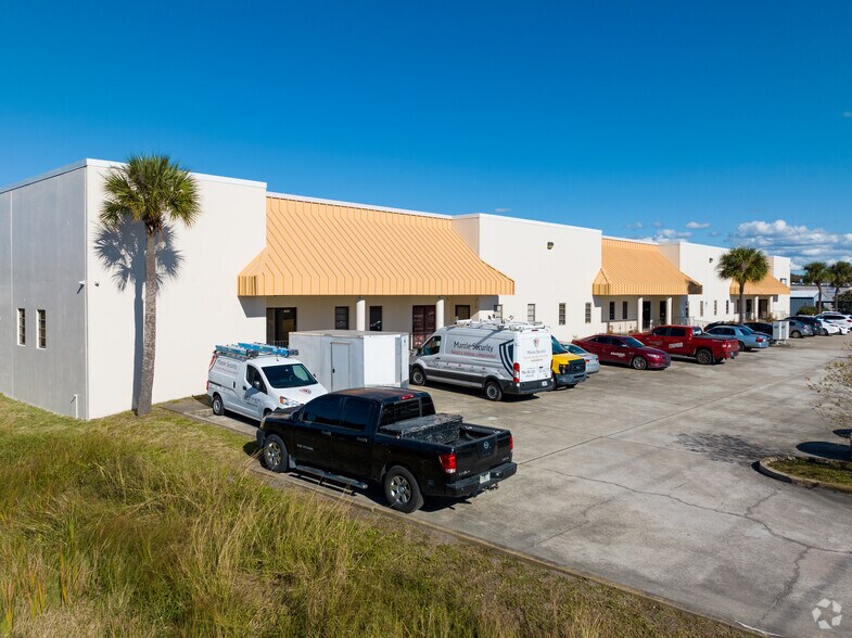 Primary Photo Of 1201-1223 Pine Ave, Orlando Light Distribution For Lease