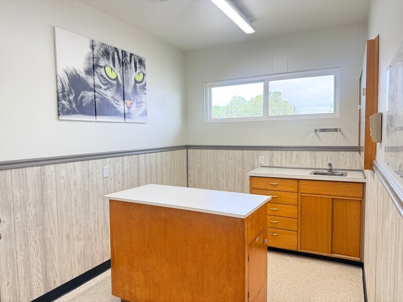 More Photos Of 1912 N 4th Ave, Pasco Office For Sale