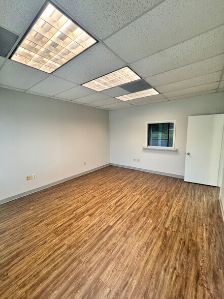 More Photos Of 100 - 104 Business Park Dr, Ridgeland Office For Lease