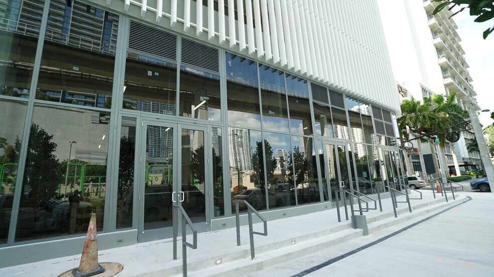 More Photos Of 115 SW 8th St, Miami Restaurant For Lease