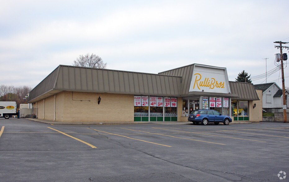 Primary Photo Of 5780 South Ave, Youngstown Supermarket For Sale