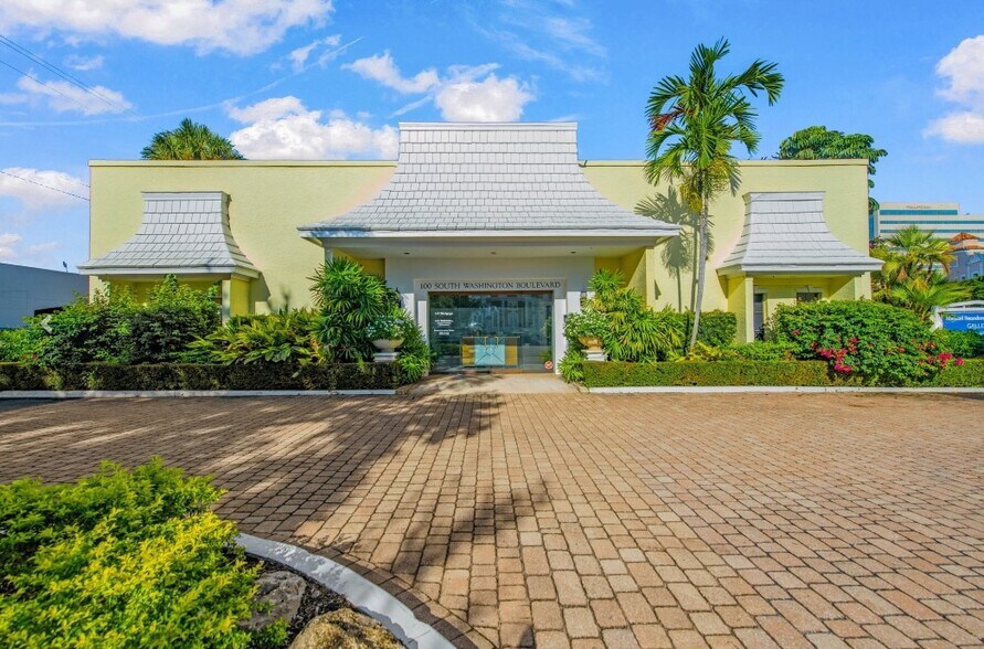 More Photos Of 100 S Washington Blvd, Sarasota Office For Sale