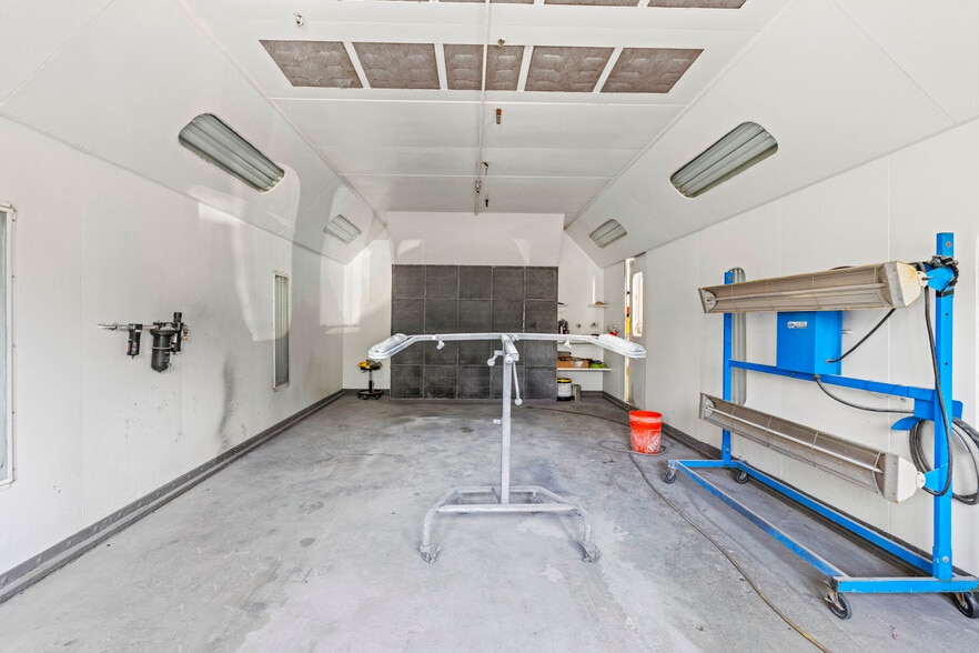 More Photos Of 188 N Daisy Ave, Pasadena Auto Repair For Sale