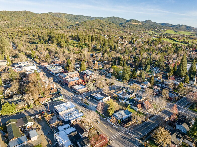 More Photos Of 205 E California St, Jacksonville General Retail For Sale