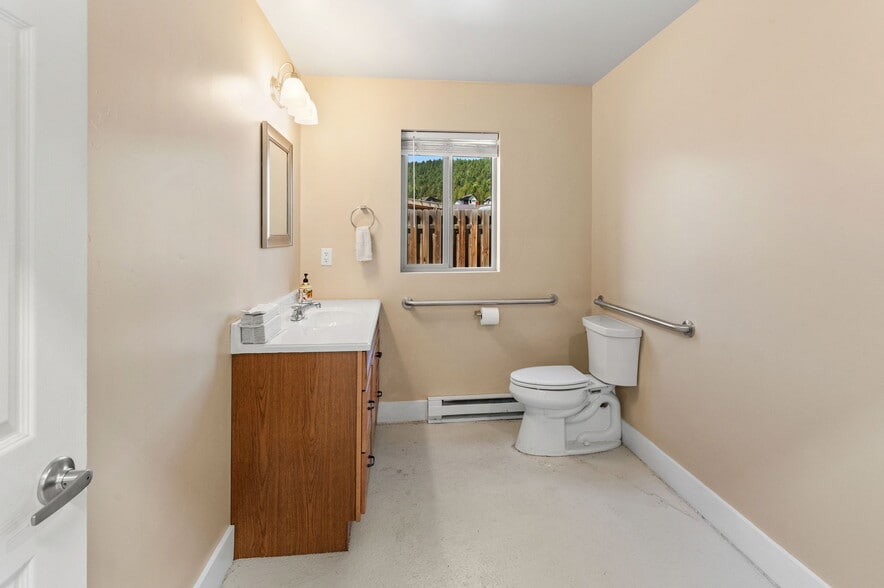 More Photos Of 303 Cold Iron Rd, Gallatin Gateway Warehouse For Sale