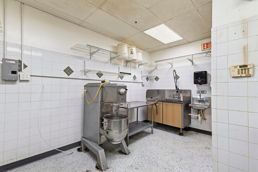 More Photos Of 160 Cypress Point Pky, Palm Coast General Retail For Sale