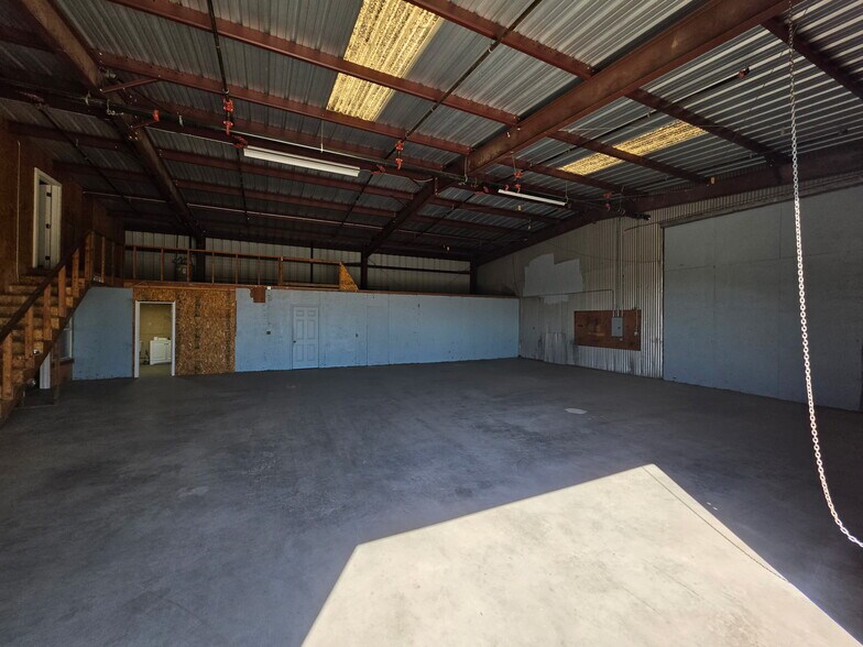 More Photos Of 2321 Fallon Rd, Hollister Distribution For Lease