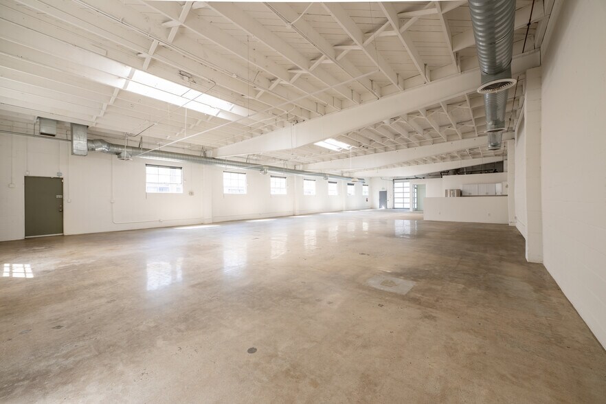 More Photos Of 2842-2912 Colorado Ave, Santa Monica Flex For Lease
