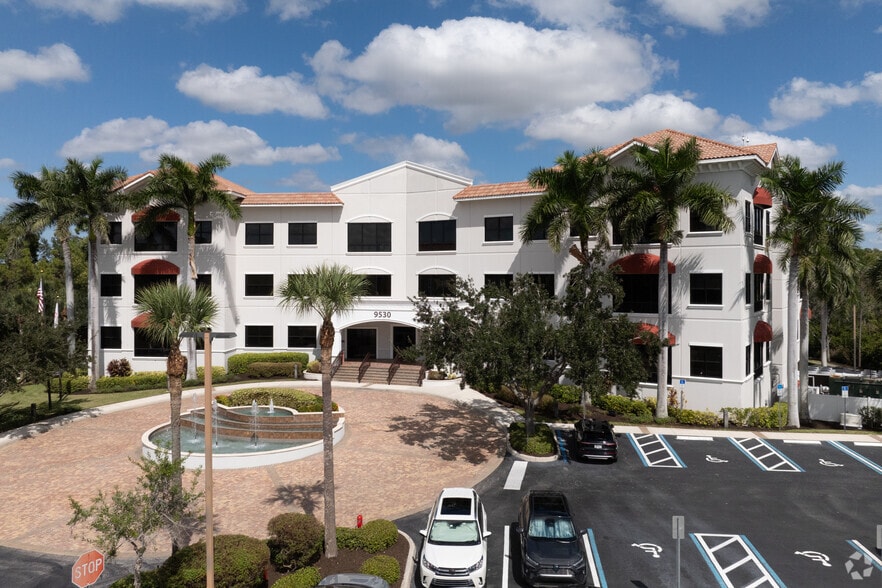 More Photos Of 9530 Marketplace Rd, Fort Myers Office For Lease
