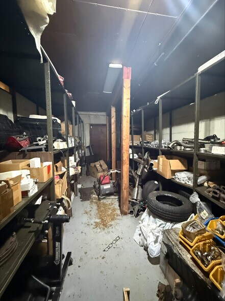 More Photos Of 271 Litchfield Rd, Harwinton Manufacturing For Sale