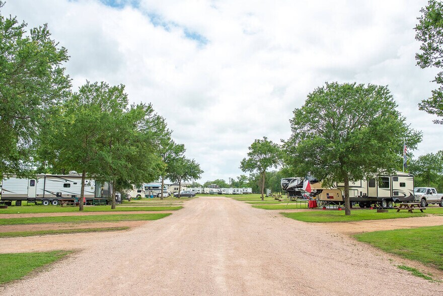 More Photos Of 10618 E US Highway 290, Fredericksburg Trailer Camper Park For Sale