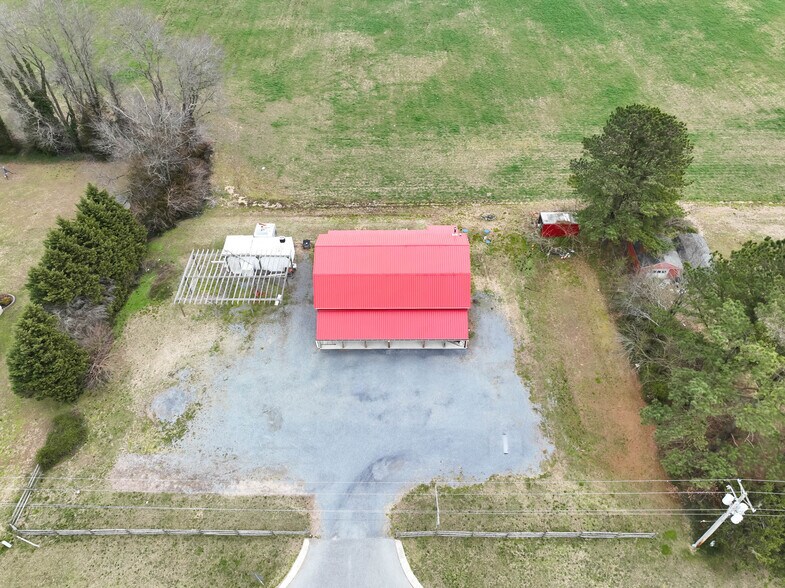More Photos Of 8977 DuPont Blvd, Lincoln Convenience Store For Sale