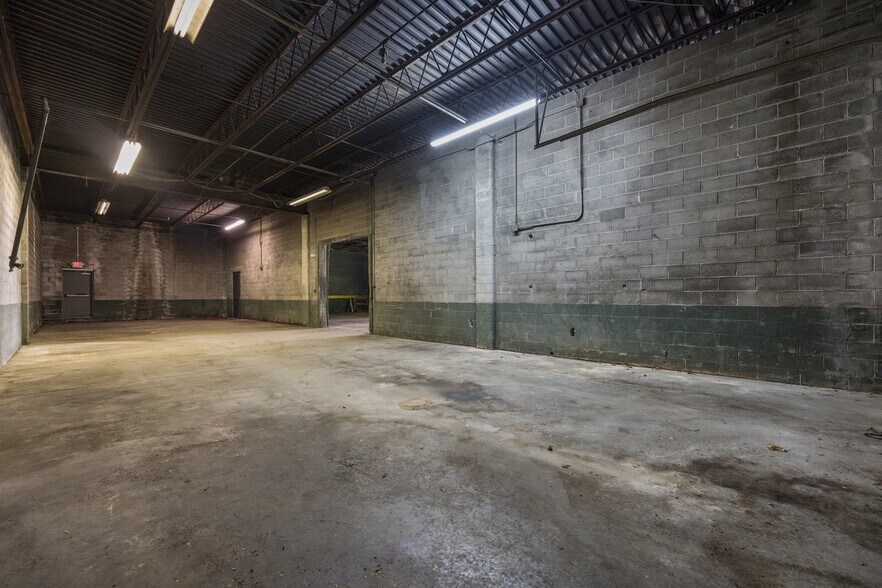 More Photos Of 1901 Old Butler Rd, New Castle Warehouse For Sale