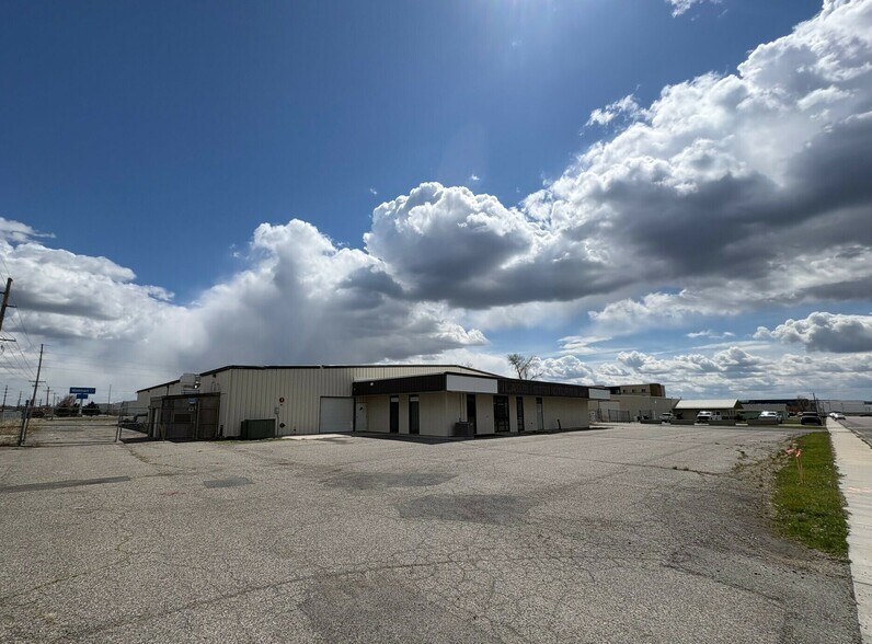 More Photos Of 119 S Washington Ave, Laurel Manufacturing For Sale
