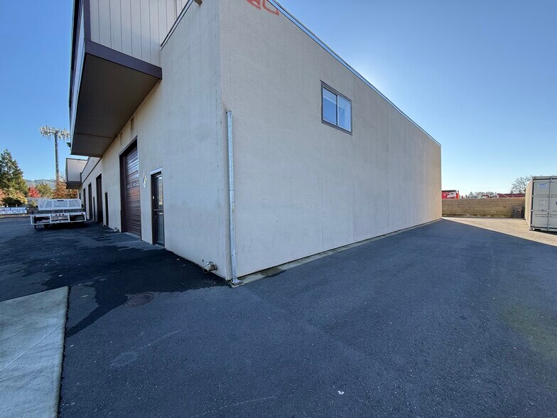 More Photos Of 350 E Todd Rd, Santa Rosa Warehouse For Lease