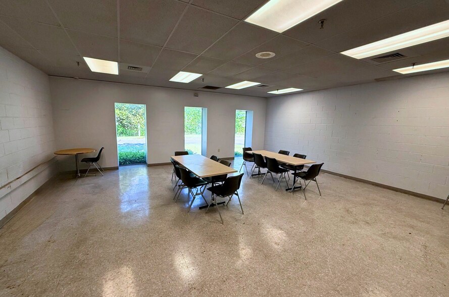 More Photos Of 212 National Ave, Spartanburg Manufacturing For Lease