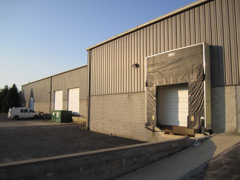 More Photos Of 7858 Industrial Pky, Plain City Warehouse For Lease