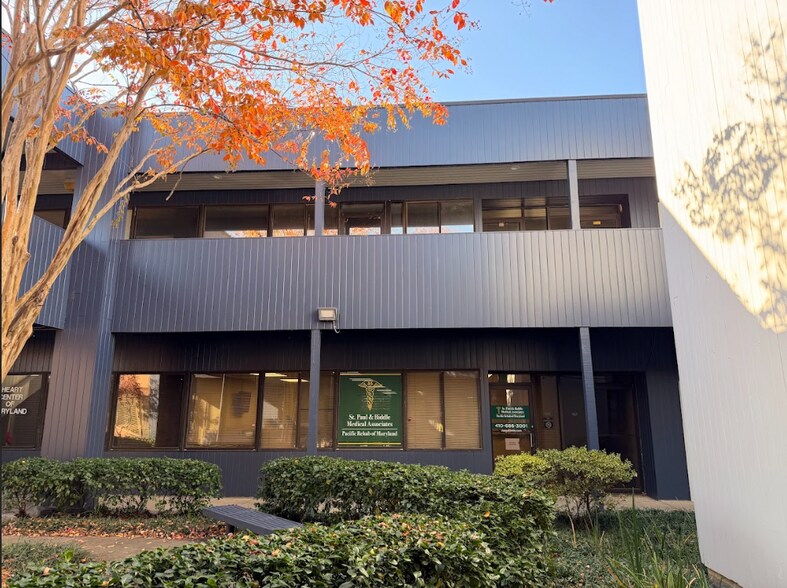 More Photos Of 17 Fontana Ln, Rosedale Office For Sale