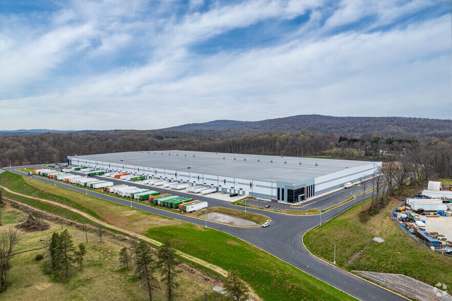 More Photos Of 250 Cloverleaf Rd, York Distribution For Lease