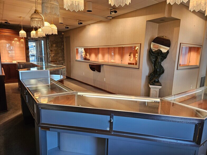 More Photos Of 3144 Hamilton Blvd, Allentown Storefront Retail Office For Lease