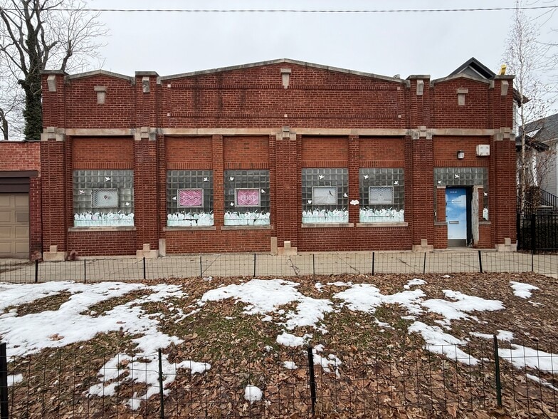 Primary Photo Of 3338 N Ravenswood Ave, Chicago Industrial For Sale