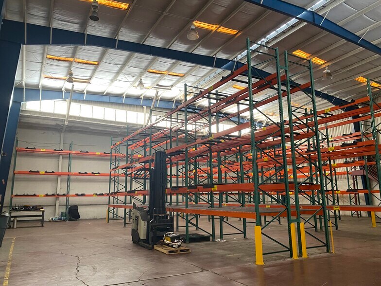 More Photos Of 99-1056 Iwaena St, Aiea Warehouse For Lease