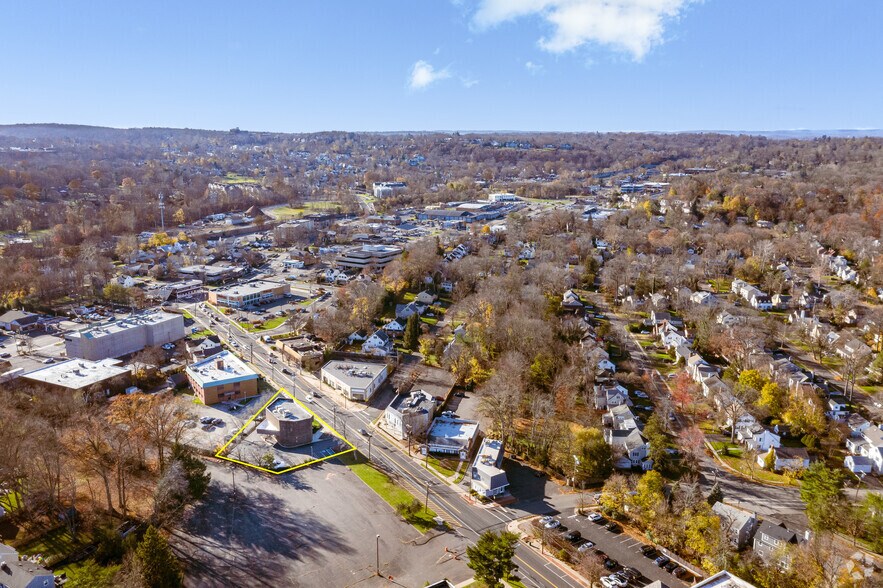 More Photos Of 52 Millburn Ave, Springfield Bank For Lease