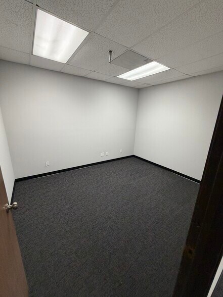 More Photos Of 16417-16441 Berwyn Rd, Cerritos Warehouse For Lease