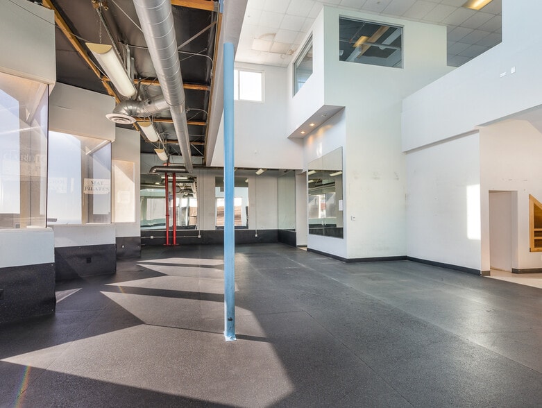 More Photos Of 4005 Highland Ave, Manhattan Beach Storefront Retail Office For Lease