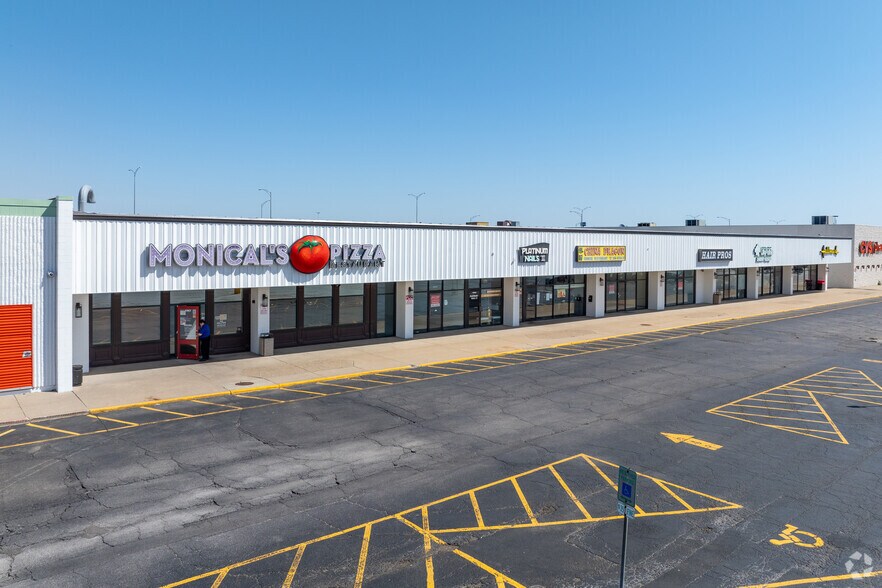 More Photos Of 1015-1067 W Jackson St, Morton General Retail For Sale
