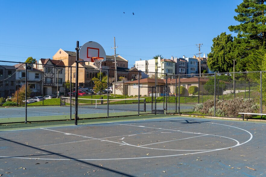 More Photos Of 1644 Taraval St, San Francisco Office For Sale