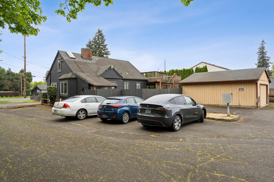 More Photos Of 17641 SE Stark St, Portland Storefront Retail Office For Sale