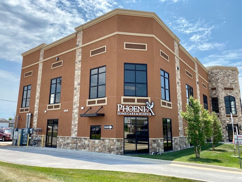 Primary Photo Of 2613 Main St, Joplin Medical For Sale